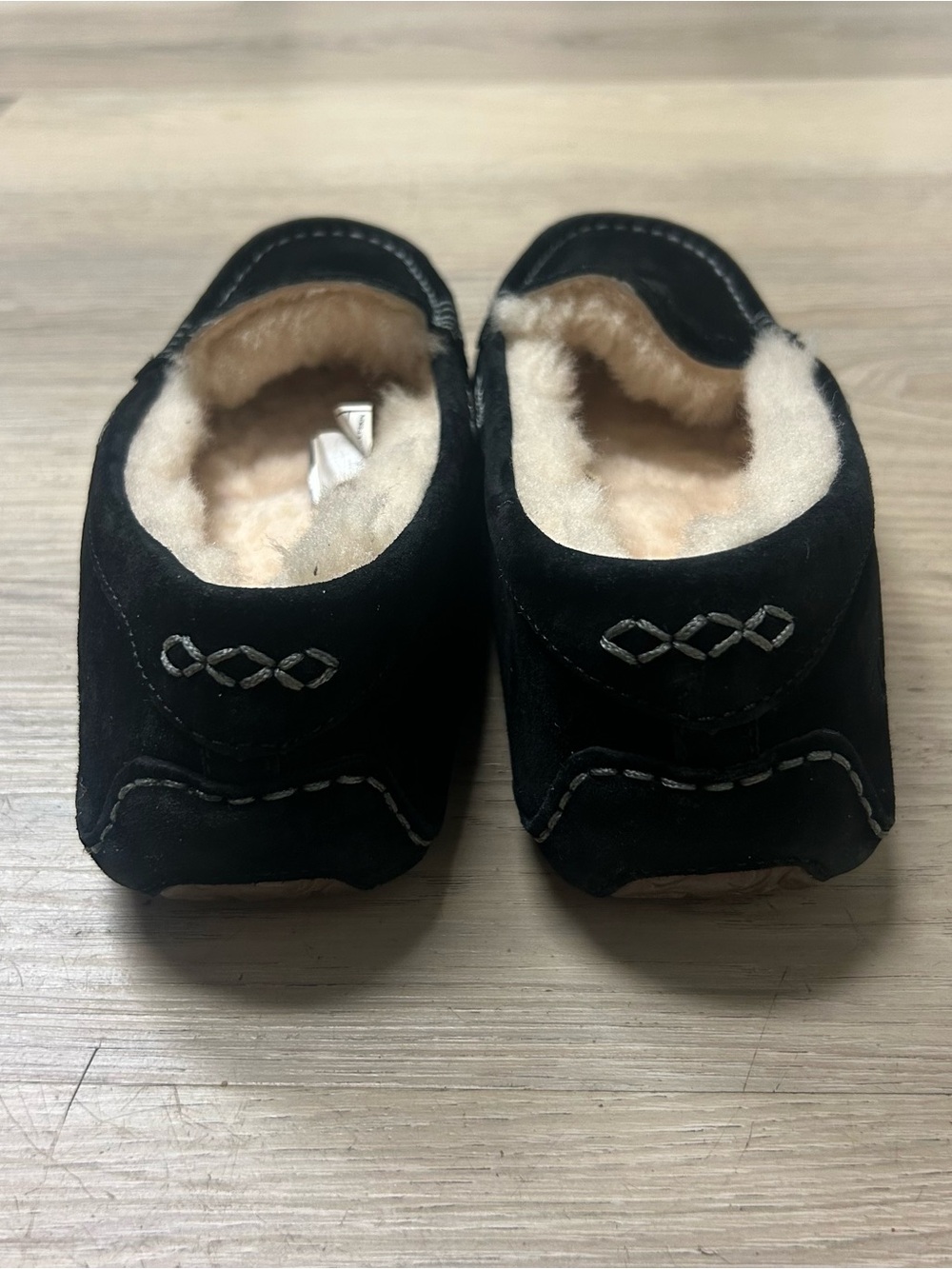 UGG Slippers Ansley Womens Sz 8 Moccasin Sheepskin Black Suede Slip On Comfort - Picture 7 of 16